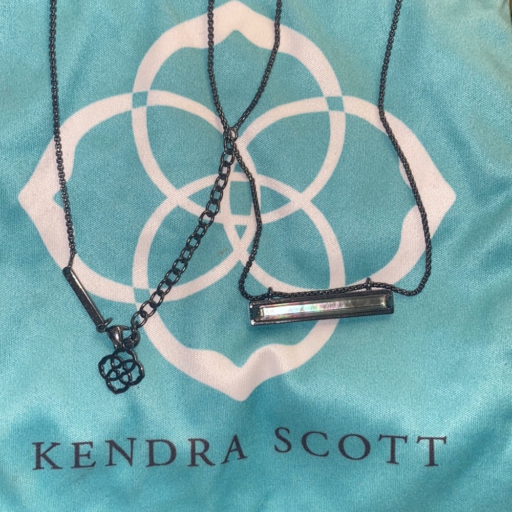 Kendra Scott necklace